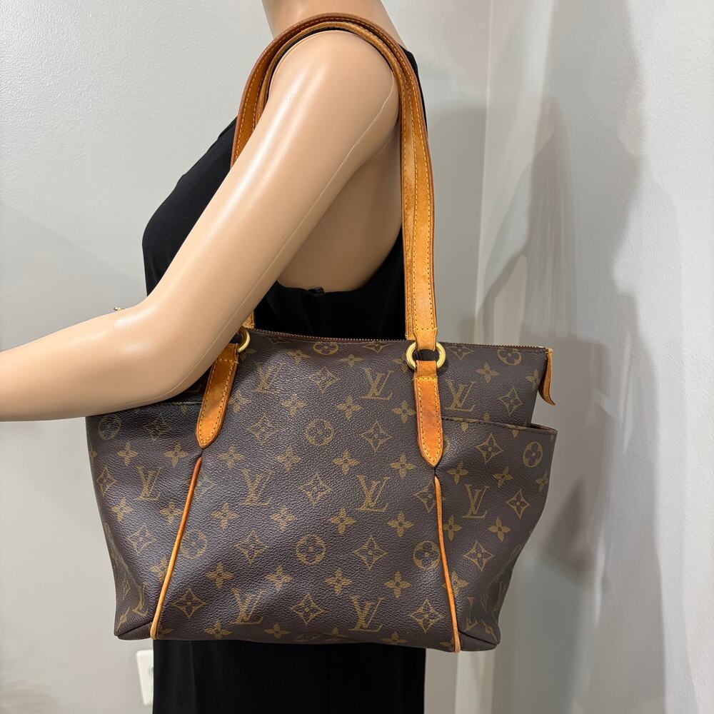 #3202 LOUIS VUITTON Monogram Totally PM